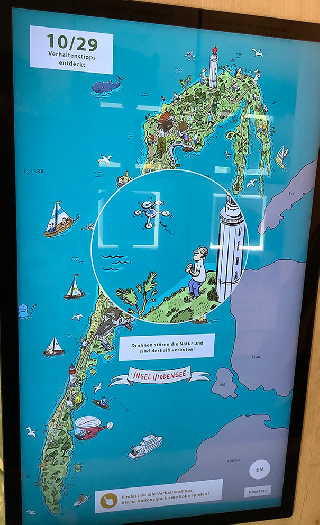 Das interaktive Wimmelbild von Hiddensee in der Dauerausstellung auf der Insel.
